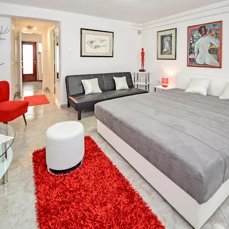 Dado By Interhome Turan