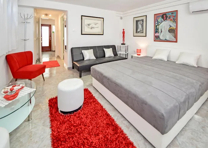 Dado By Interhome Turan