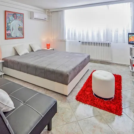 Dado By Interhome * Turan